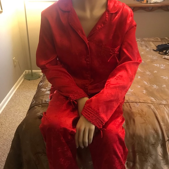 Red Satiny PJ Set size M - Picture 4 of 8